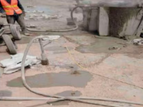 广西水泥混凝土路面板底注浆技术 路面脱空注浆整治方案