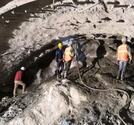 广西拱顶带模注浆料的施工流程及注意事项